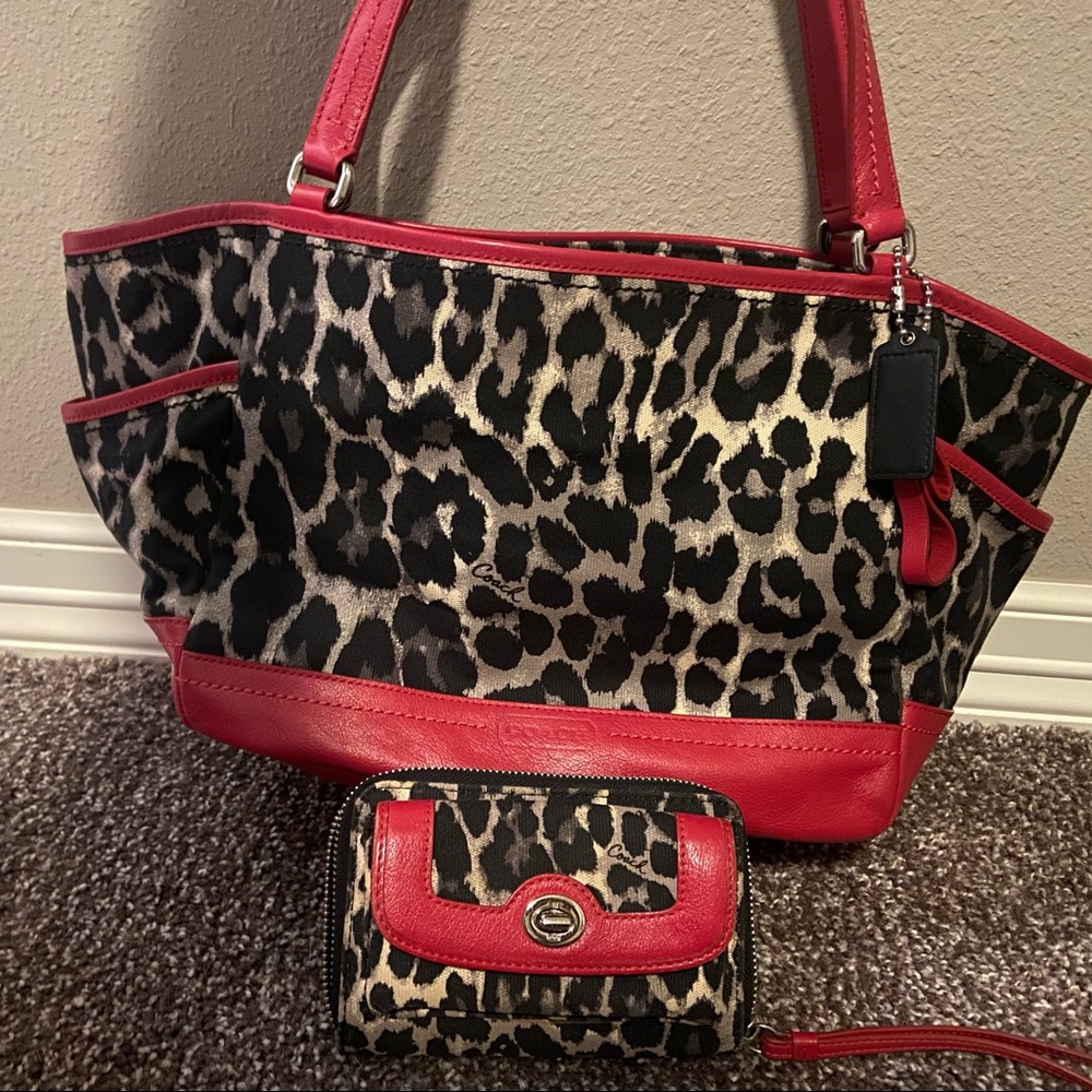 COACH EUC PARK RED OCELOT LEOPARD PRINT CARRIE TOTE AND WRISTLET WALLET